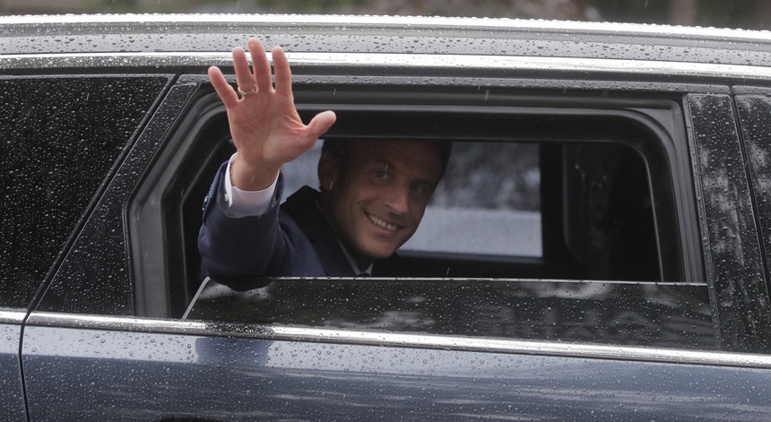 Macron vence, perde maioria e vê reforço da extrema-direita no Parlamento francês