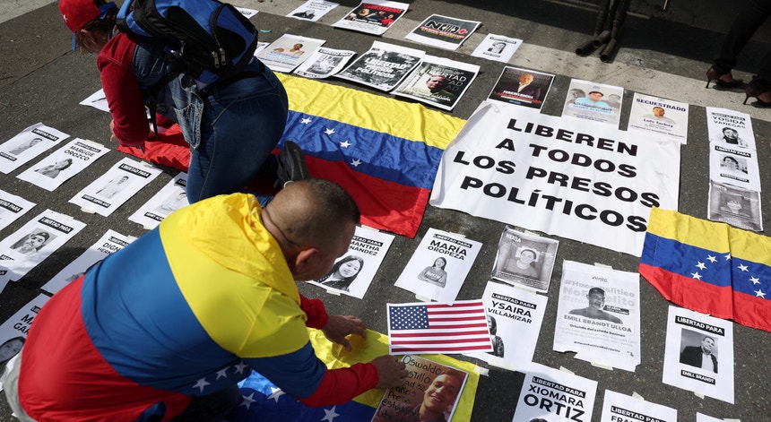 Imagem ilustrativa: "Torturada das piores formas". Luso-venezuelana libertada vai a tribunal conhec