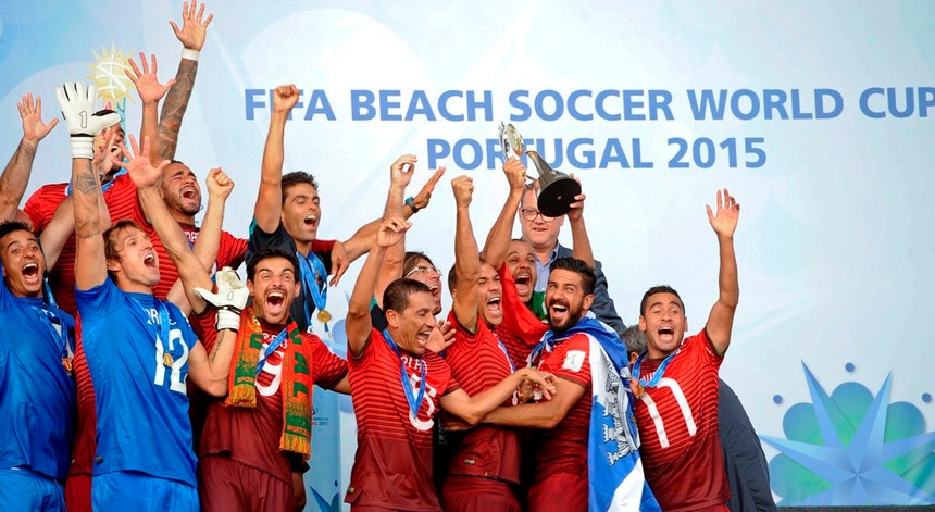Portugal levanta a taça de Campeão do Mundo de futebol de praia 
