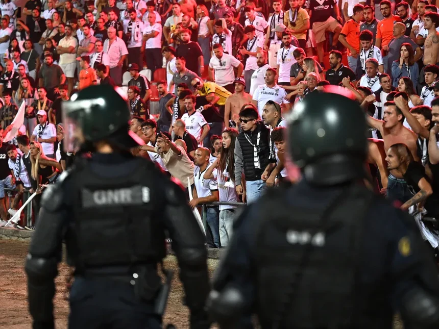 Imagem relacionada com a notícia: Os associados do Vitória foram vítimas da ação policial
