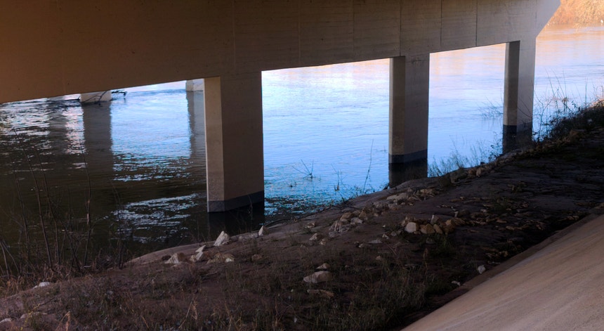 Imagem de Concluídas obras em dique do Mondego que rompeu junto à A1