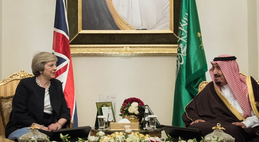 Theresa May com o Rei da Arábia Saudita, Salman Al-Saud. Foto: Reuters