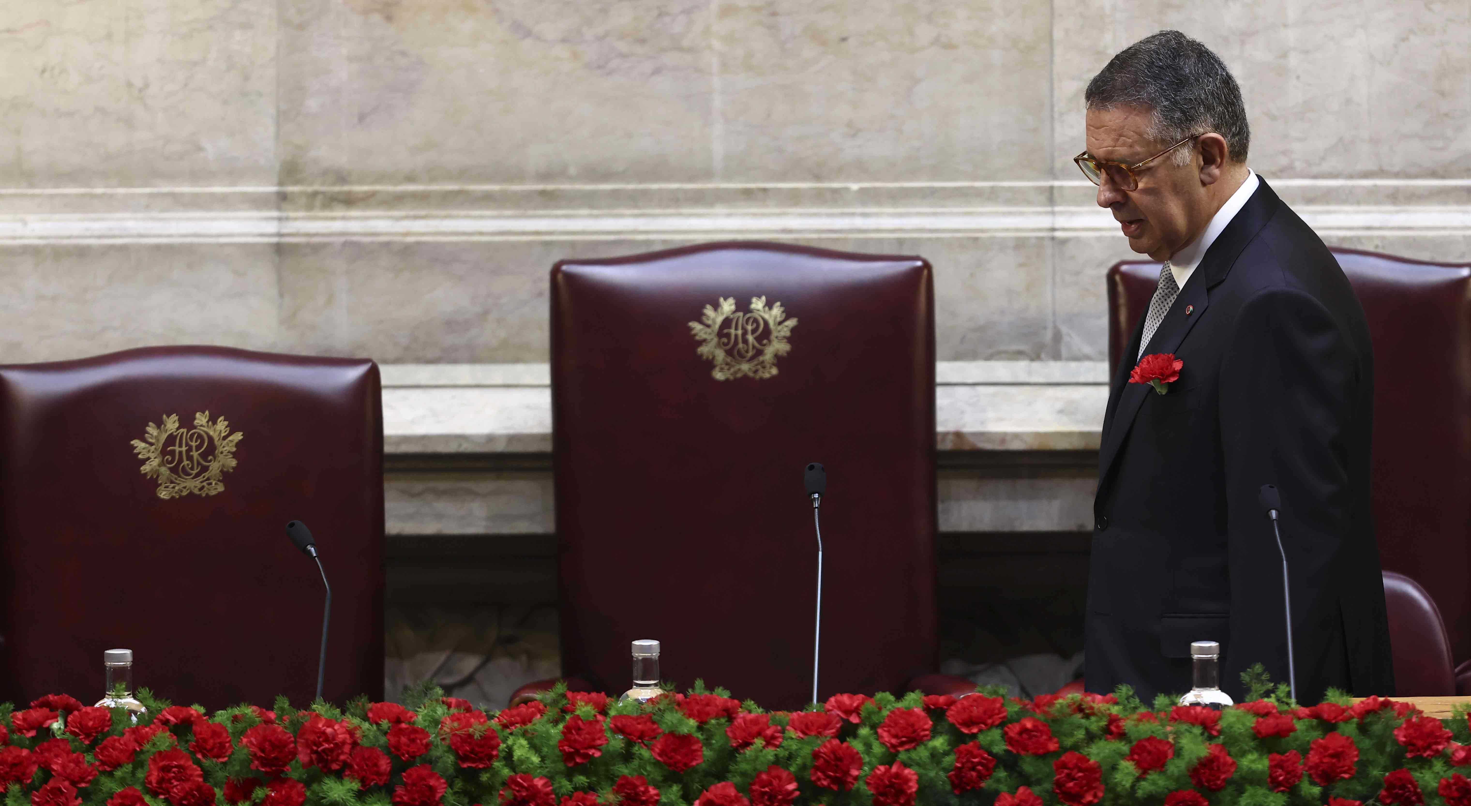 April 25th. Seguro warns that "freedom disappears little by little" and calls for transparency in party funding