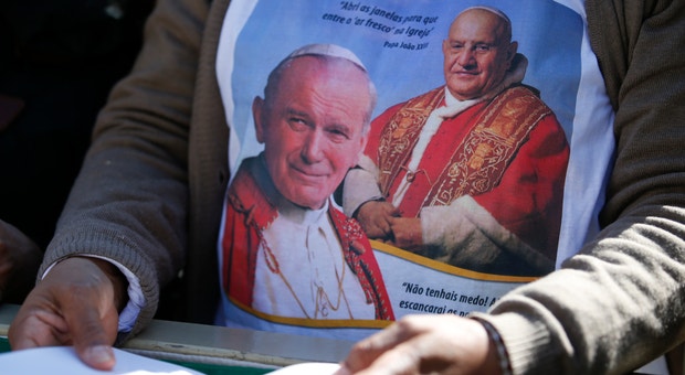 A revelação, baseada na análise documental dos papéis do Papa polaco, surge a poucos dias da canonização de João Paulo II
