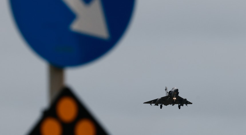 Imagem de MNE chinês critica venda de armas dos EUA a Taiwan no segundo dia de exercícios