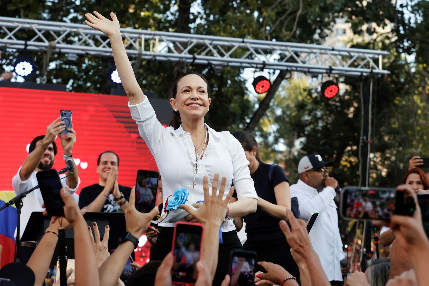 Opositora Corina Machado acusa Governo venezuelano de querer "prolongar o terror"