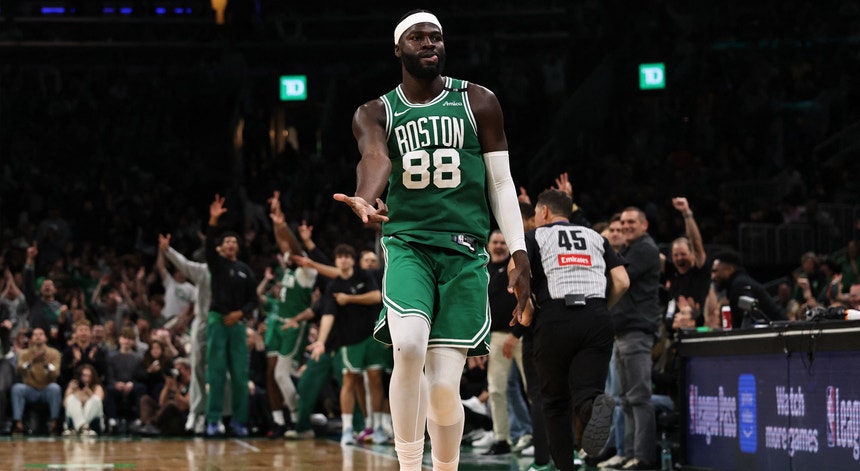 Imagem de Neemias Queta decisivo na vitória dos Celtics sobre os campeões Knicks