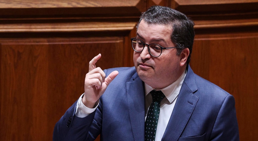 Imagem de Ministro das Finanças diz que venda ao BPCE evita concentrações excessivas