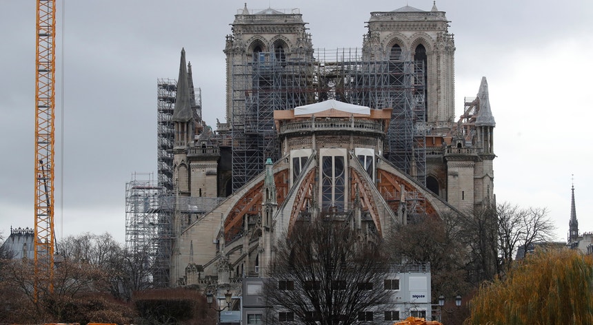 O incêndio na icónica catedral parisiense deflagrou a 15 de abril de 2019
