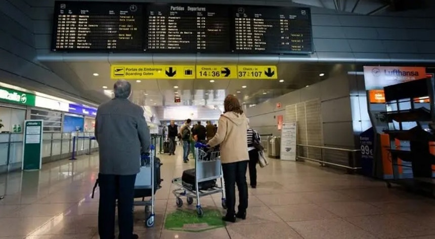 O plano passa por acelerar a construção do aeroporto do Montijo, uma solução para responder ao aumento da procura em Lisboa.

