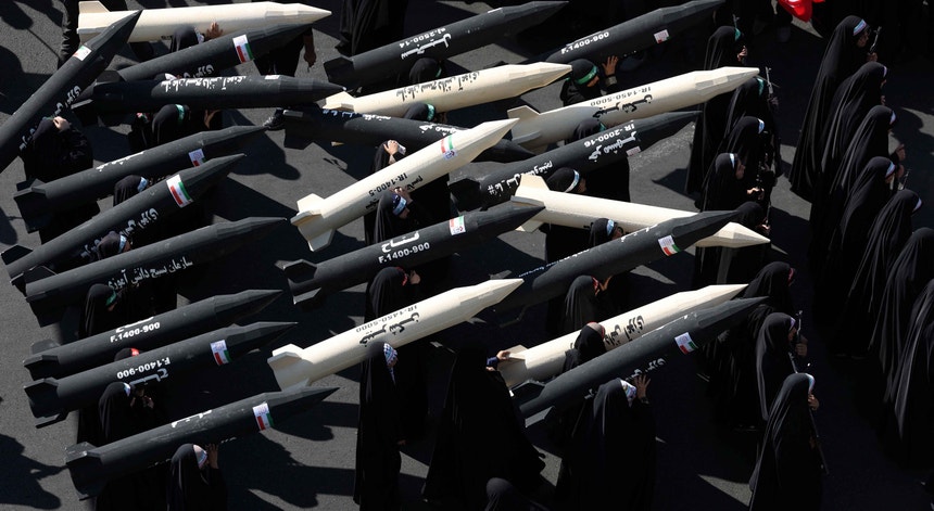 Irão diz que "o mundo ficará surpreendido" com as suas novas armas