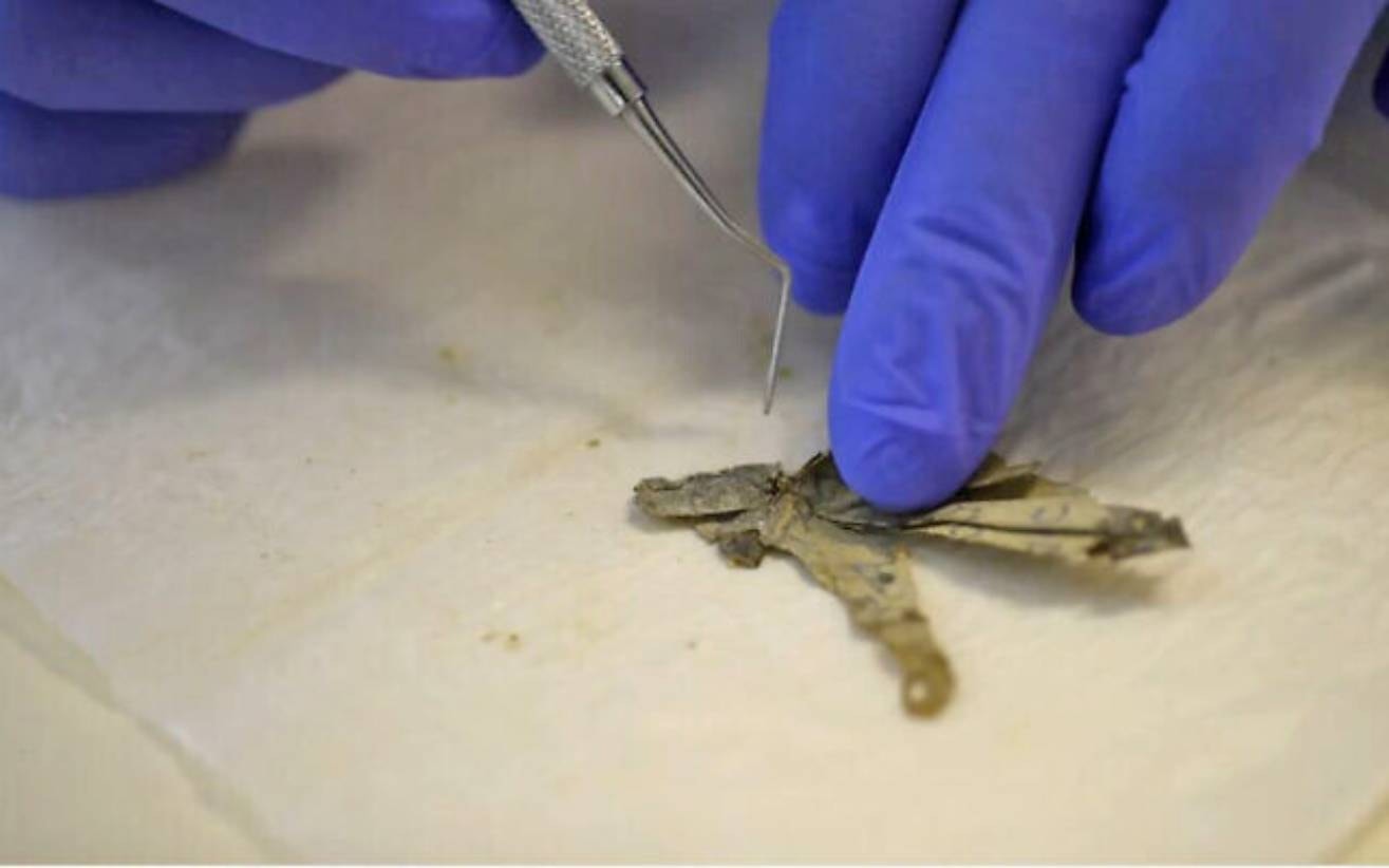  Pergaminhos no laborat&oacute;rio de conserva&ccedil;&atilde;o da Autoridade de Antiguidades de Israel  Shai Halevi - Autoridade de Antiguidades de Israel 