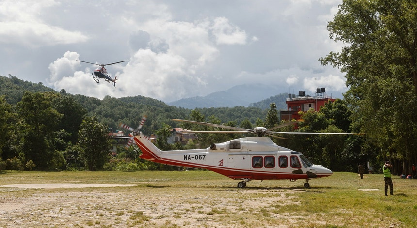 Imagem de Nepal. Dois portugueses dados como desaparecidos foram encontrados, três cidadãos continuam por localizar