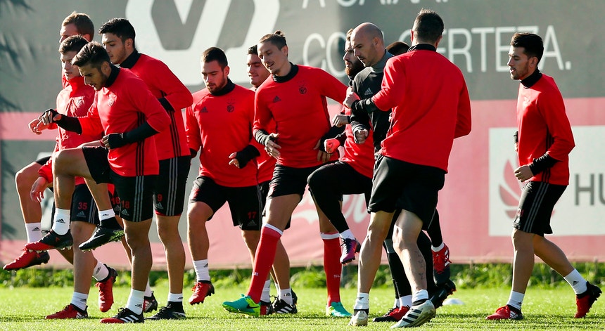 A equipa do Benfica promete lutar até à exaustão pela qualificação na liga milionária
