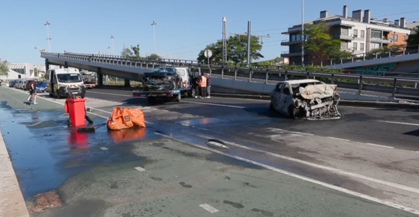 Imagem de Acidente em Algés. Veículo em fuga despista-se e faz três feridos