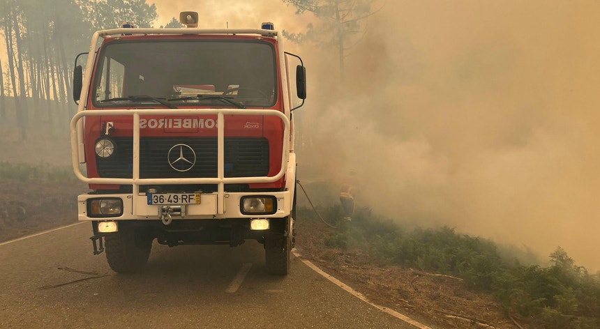 Massive Wildfire Battle in Algarve: Over 600 Firefighters Mobilized as Flames Spread to Lagos