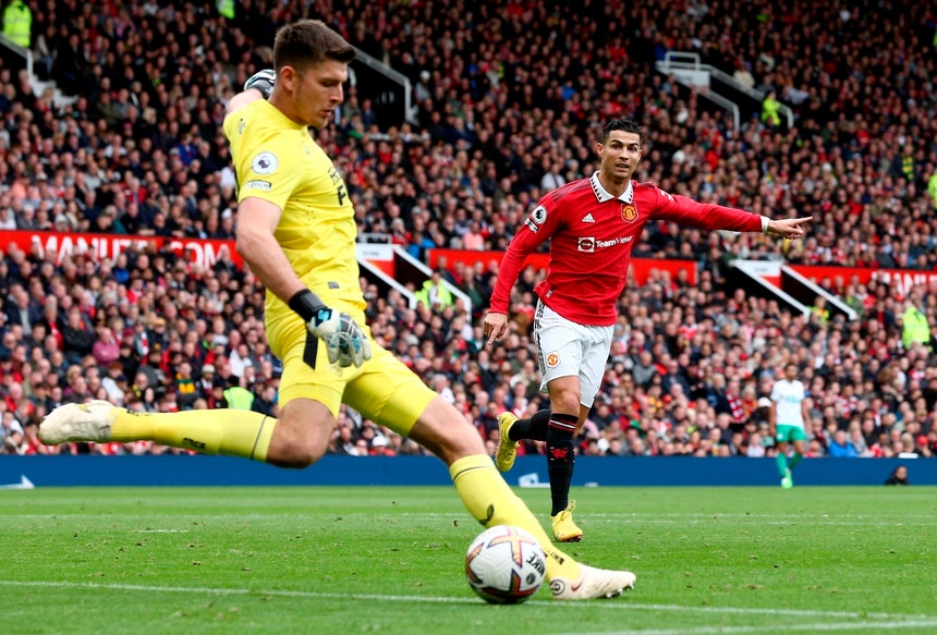 Manchester United goleado pelo Brentford com Cristiano Ronaldo a titular