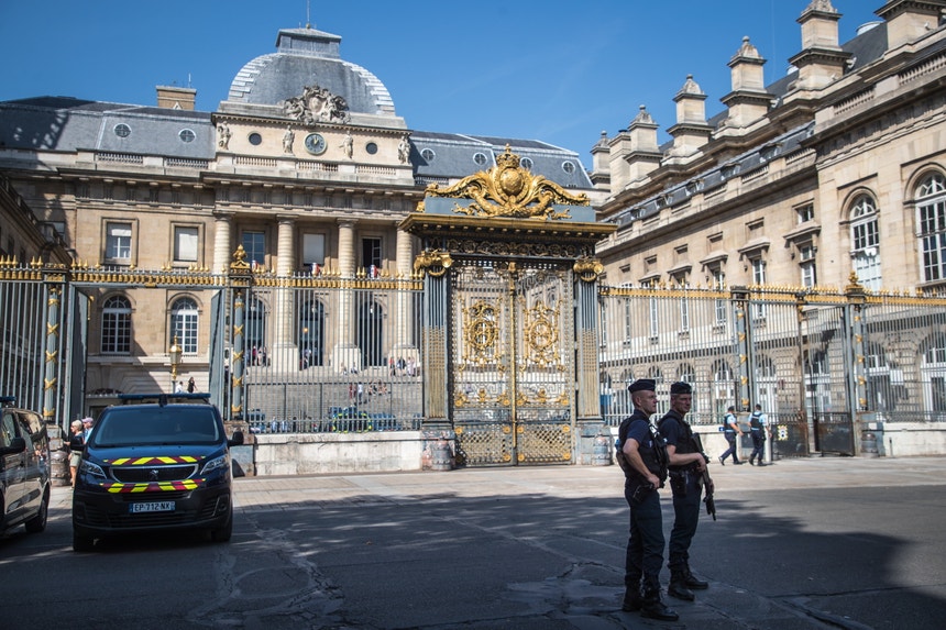 O julgamento vai decorrer no Palácio de Justiça, que fica junto à Catedral de Notre Dame, no centro de Paris
