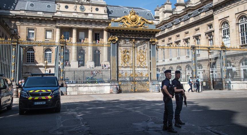 O julgamento vai decorrer no Palácio de Justiça, que fica junto à Catedral de Notre Dame, no centro de Paris
