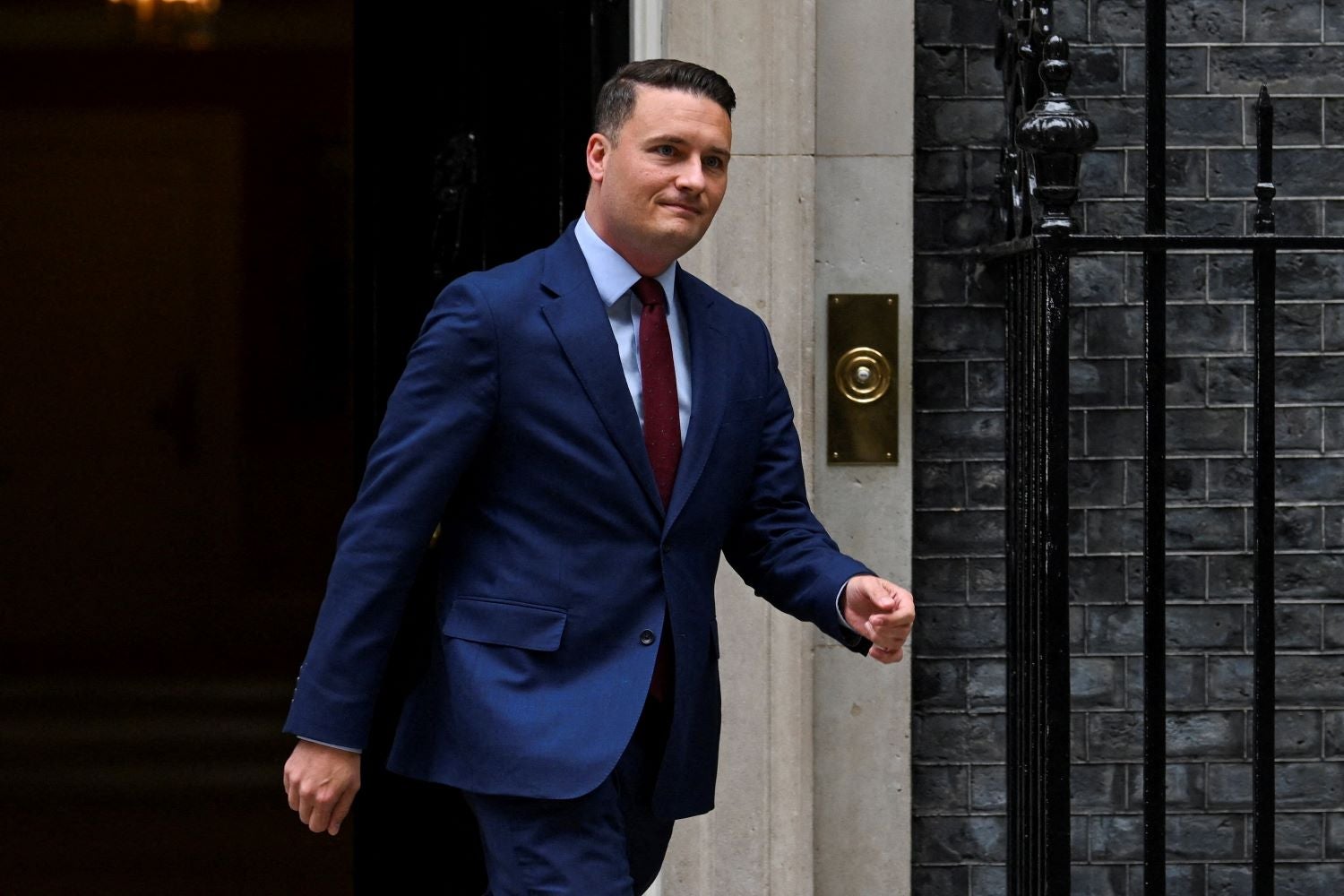 Wes Sreeting a sair do n&uacute;mero 10 de Downing Street Foto: Jaimi Joy - Reuters