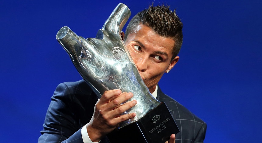 Ronaldo vence mais um prémio na extensa lista de galardões que venceu ao longo da carreira
