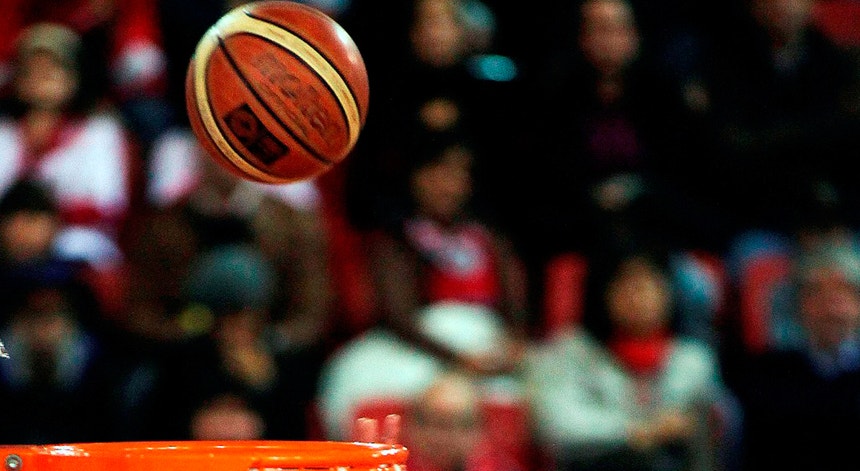 Fc Porto Prolonga Vinculo Com Basquetebolista Internacional Miguel Queiroz