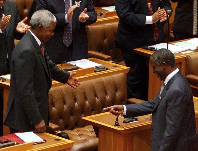  Nelson Mandela foi o primeiro Presidente negro na &Aacute;frica do Sul. Eleito em 1994, foi substidu&iacute;do no cargo por Thabo Mbeki em 1999. Peter Andrews / Reuters 