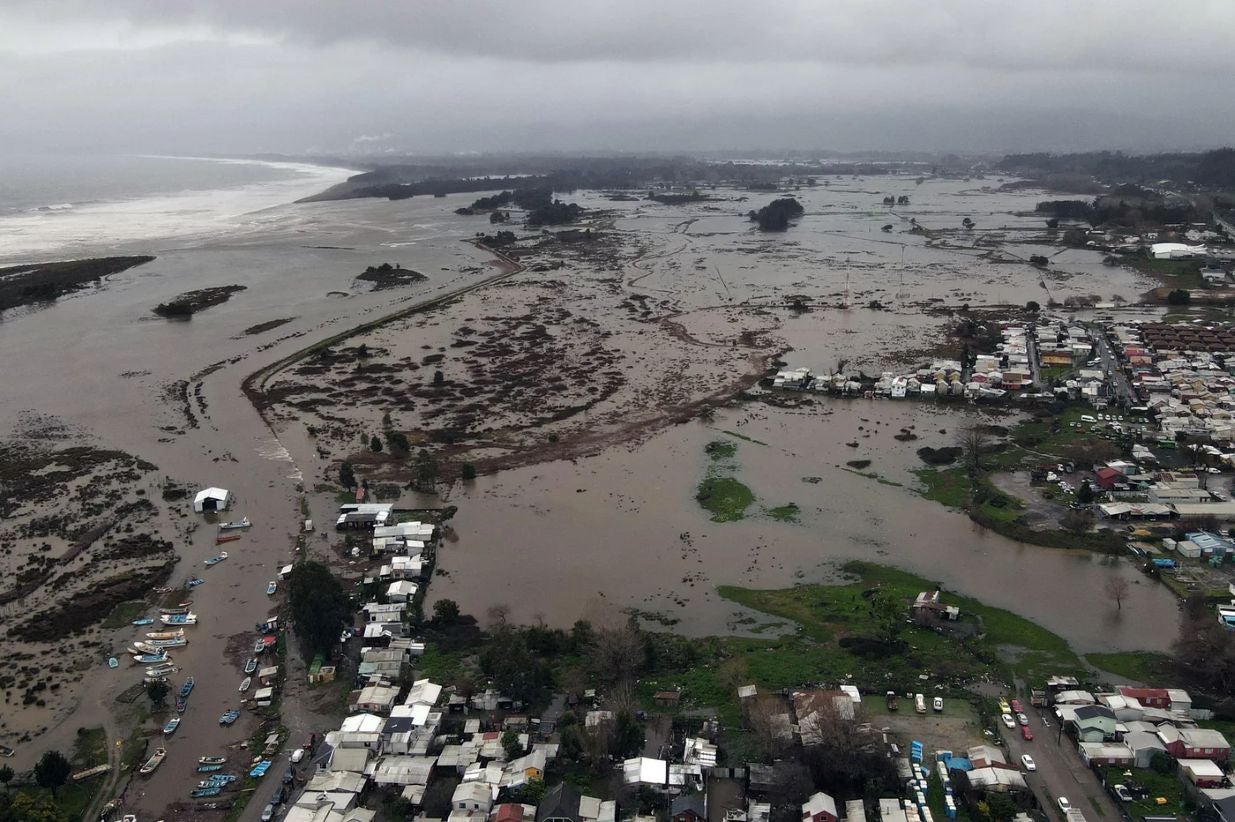 Tormenta en Chile deja más de 500 mil personas sin electricidad