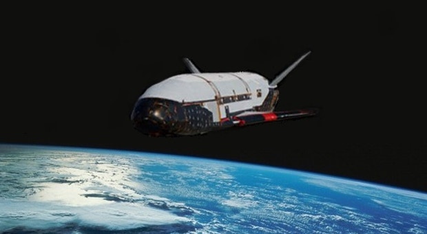 Vaivém espacial X 37B em órbita terrestre 
