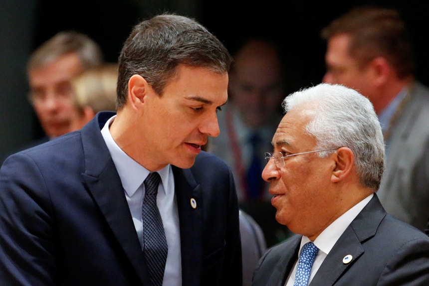 O primeiro-ministro espanhol, Pedro Sánchez, com o chefe do governo, António Costa, numa imagem de arquivo.
