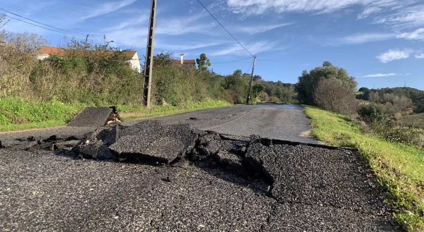 Imagem de Estradas intransitáveis em Arruda dos Vinhos