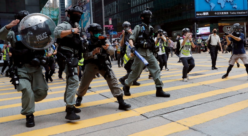 O último fim de semana tinha sido também marcado por protestos e detenções em Hong Kong.
