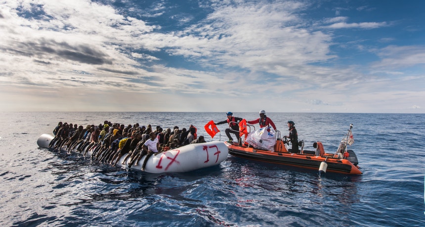 Ocean Viking salva a 438 inmigrantes en el Mediterráneo