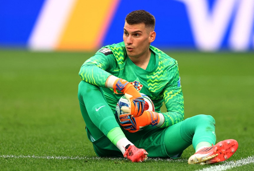 Guarda-redes Dominik Livakovic junta-se a João Cancelo no FC Barcelona
