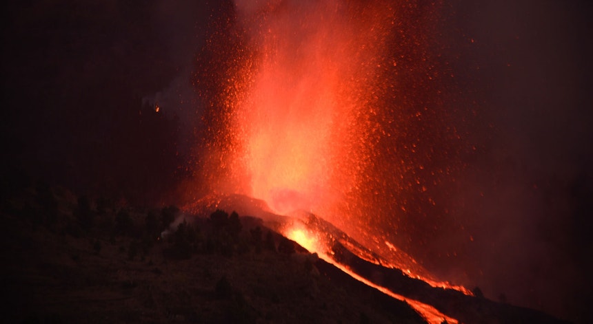 Erupção do vulcão Cumbre Vieja da ilha de La Palma, das Canárias, dia 19 de setembro de 2021

