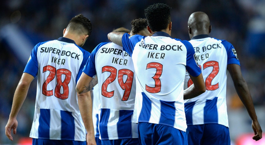 A equipa do FC Porto virou as costas à claque mas depois reconsiderou
