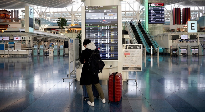 O Japão cancelou a suspensão de reservas em voos vindos do estrangeiro
