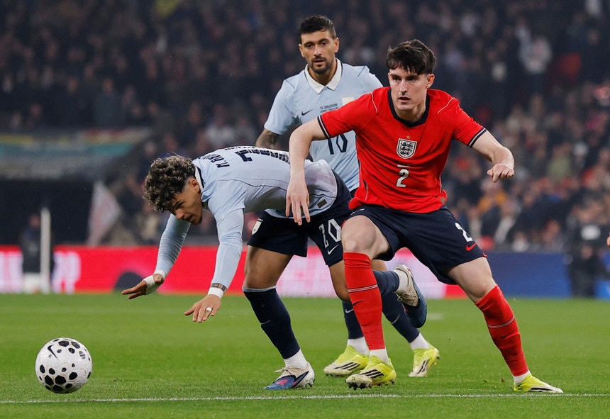 Imagem de Mundial2026. Chalobah subsitui lesionado Livramento na seleção inglesa