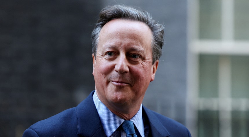David Cameron regressa ao Governo Britânico como Ministro dos Negócios Estrangeiros