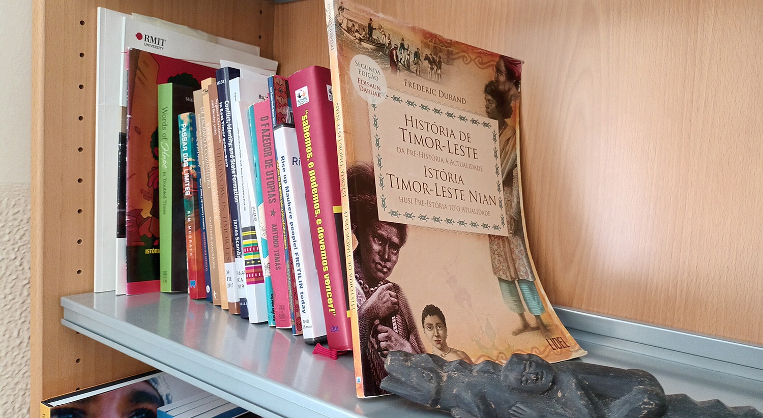  A maior parte dos estudos e livros sobre Timor-Leste foram feitos por estrangeiros. 