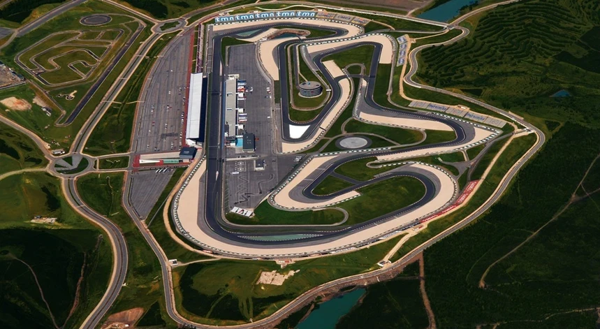 O autódromo algarvio recebe a prova de abertura do Mundial de MotoGP
