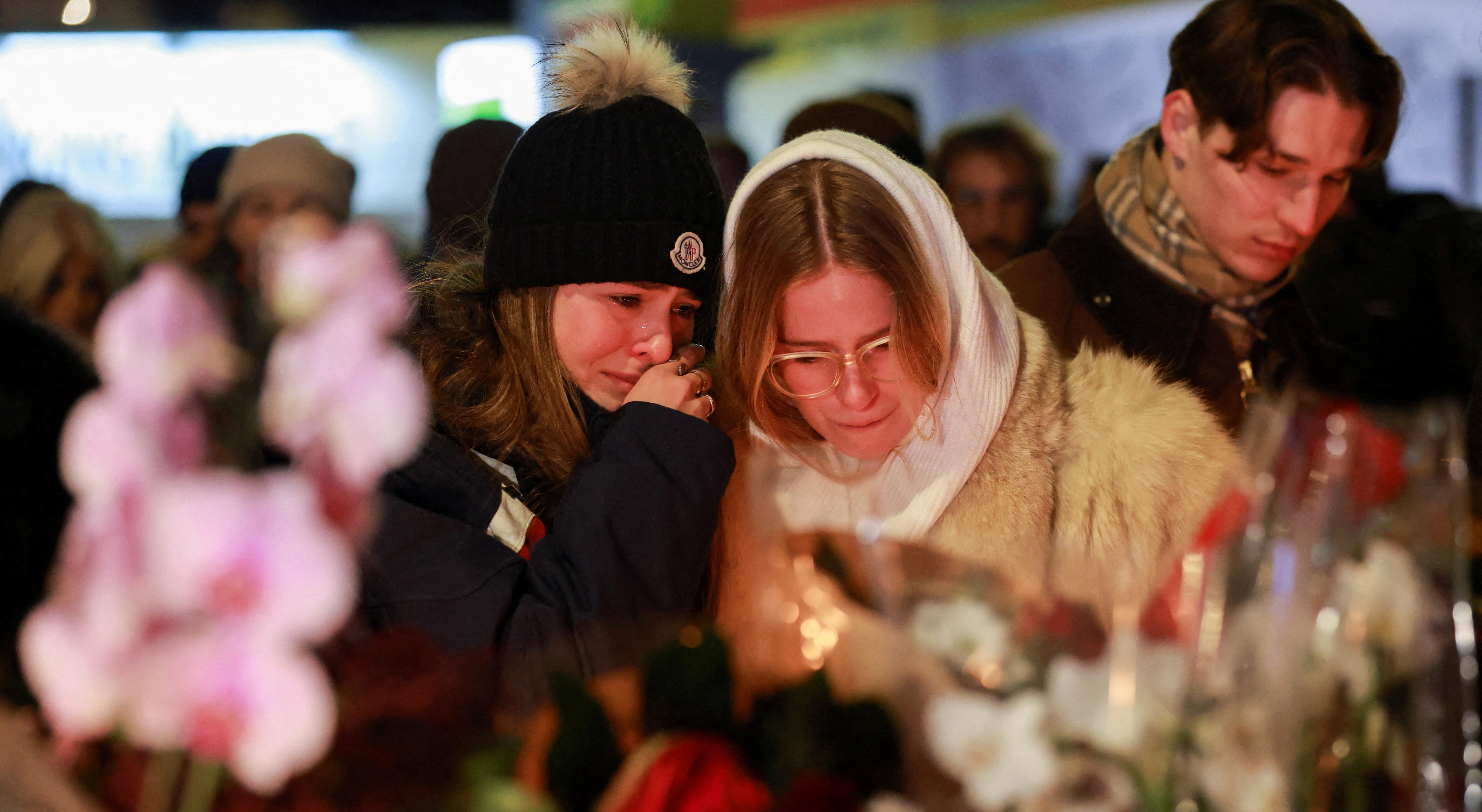 Incêndio em bar. Suíça declara luto nacional enquanto autoridades tentam identificar vítimas