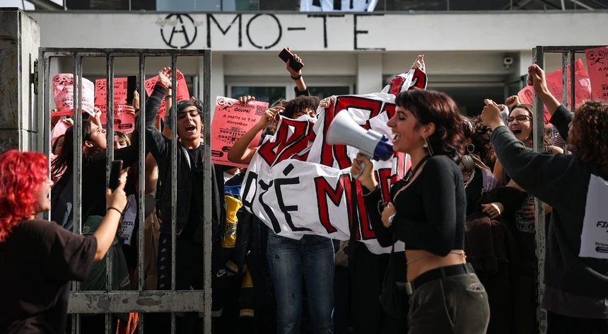 Os jovens ameaçam endurecer os protestos
