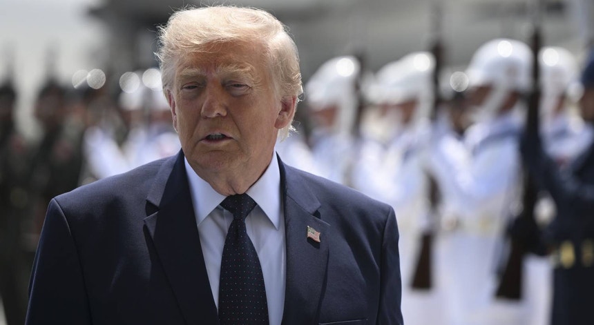 Imagem ilustrativa: "Não quero negociar com eles". Trump diz que cessar-fogo com o Irão "acabou"