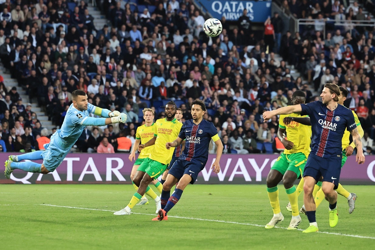 PSG alarga avanço na Liga francesa para seis pontos