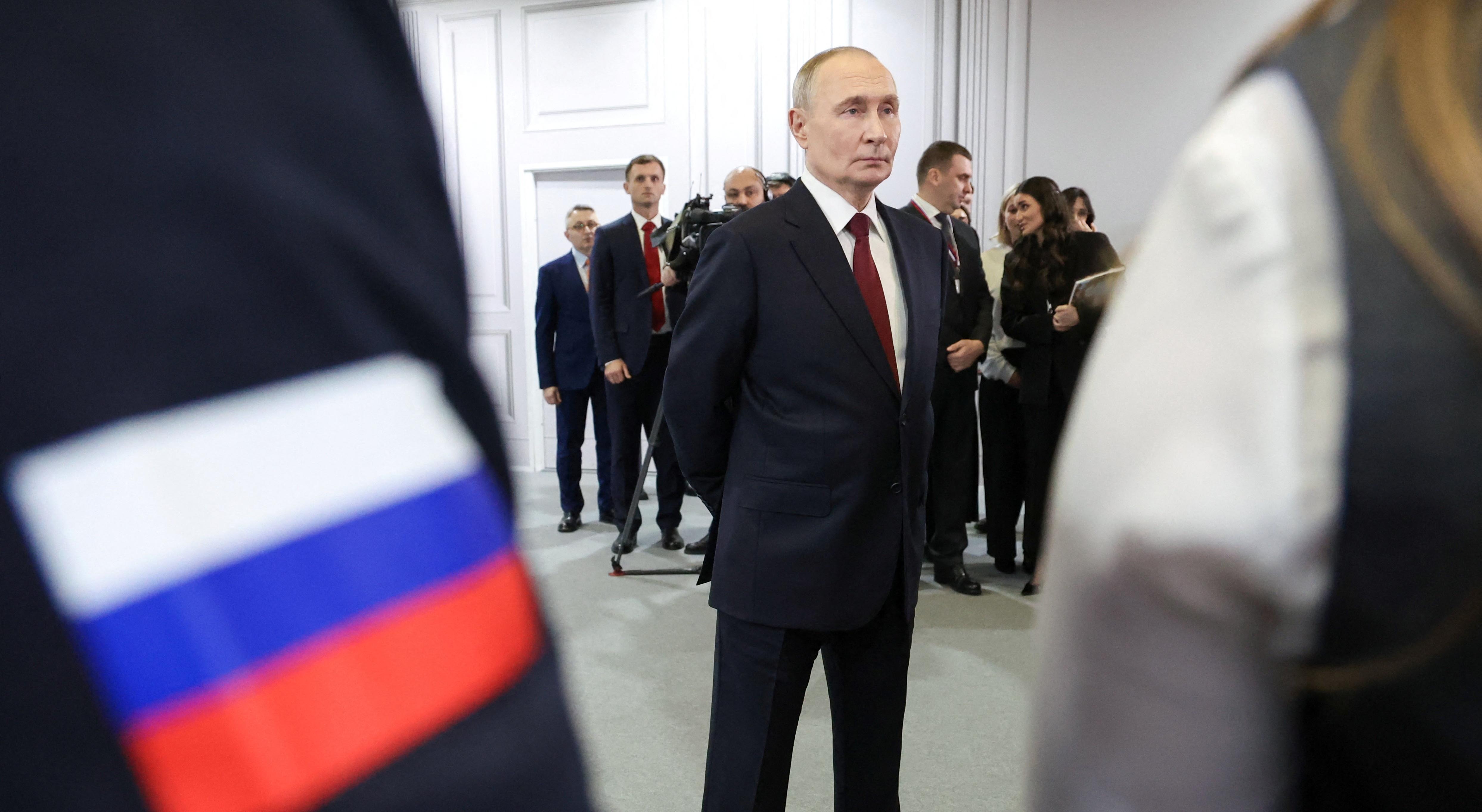 Putin Ready to Dialogue with Macron