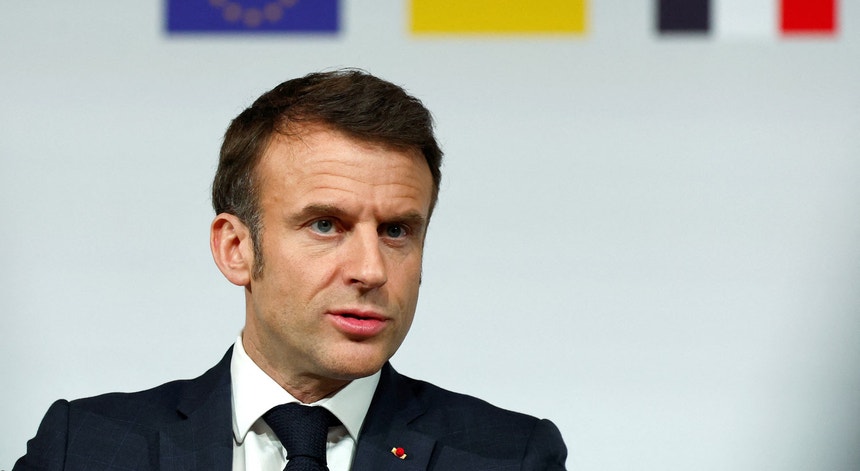 Emmanuel Macron admitiu esta segunda-feira que o envio de tropas para a ucrânia nãopode ser "excluído" dos apoios
