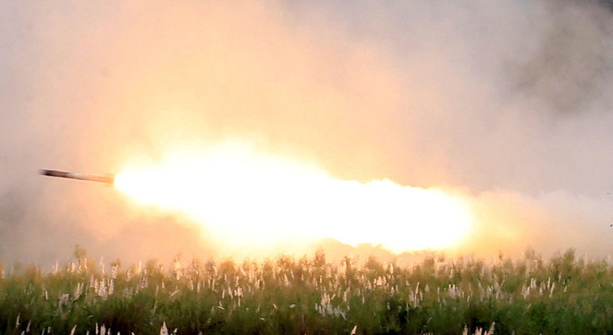 Um míssil disparado pelo sistema HIMARS por forças norte-americanas (arquivo)
