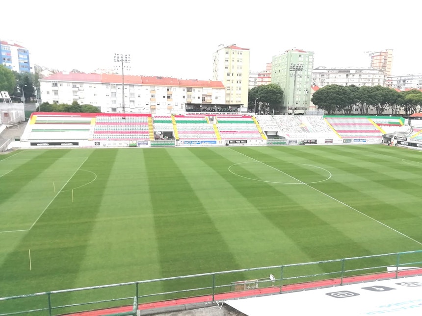 O mítico estádio José Gomes está pronto para receber o jogo desta noite
