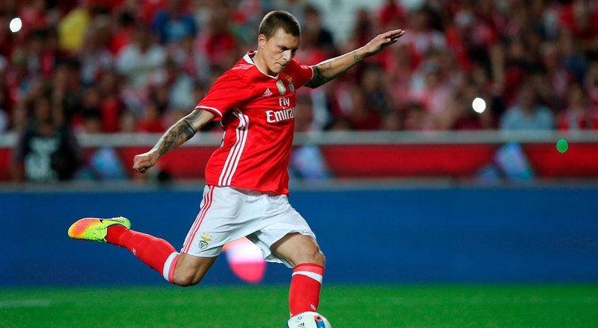 Lindelof deverá permanecer no Benfica para evoluir mais, defende Frederick Sodestrom
